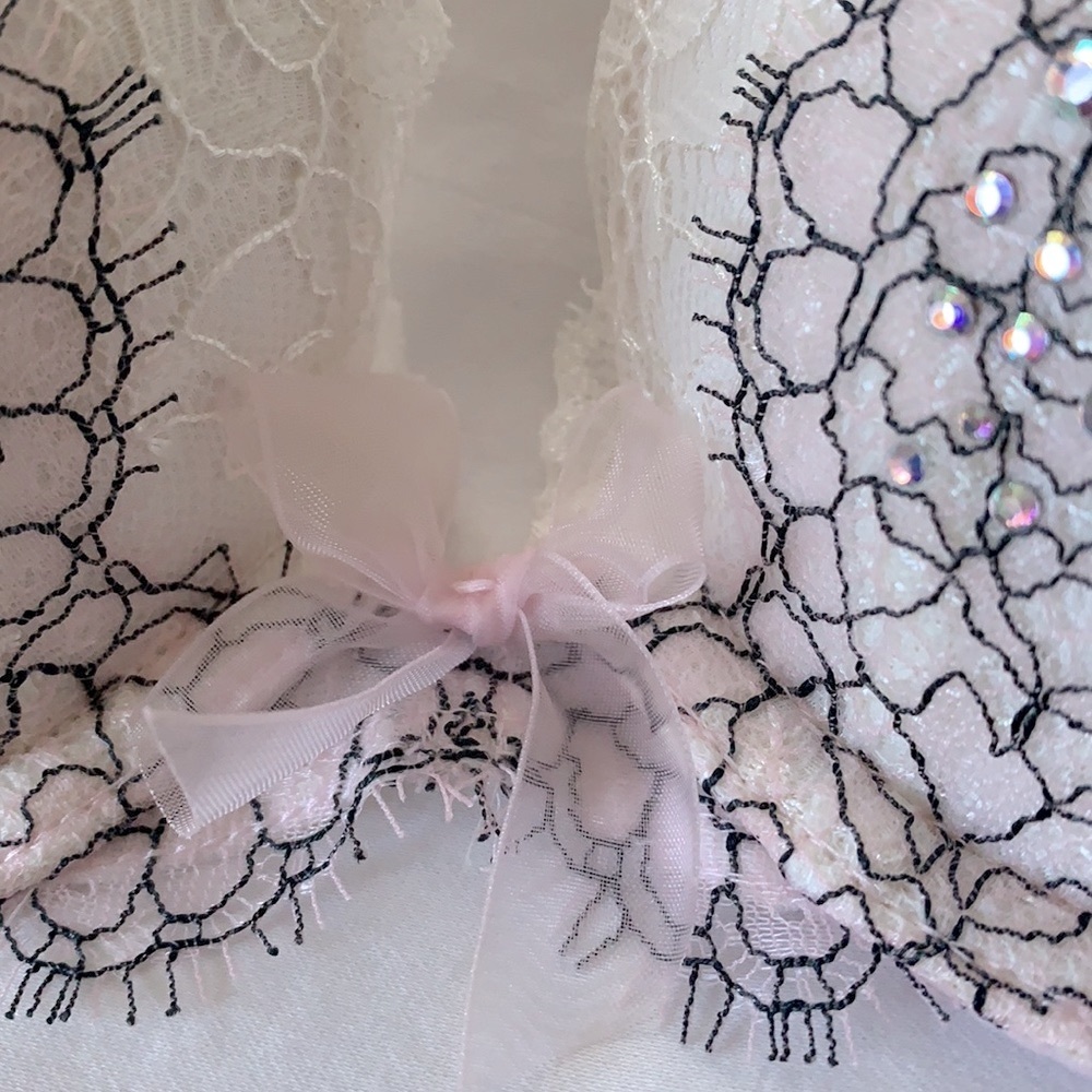 Rare 32B Dream Angels Crystal Bra Pink Crystal Lace Bra - Picture 8 of 13